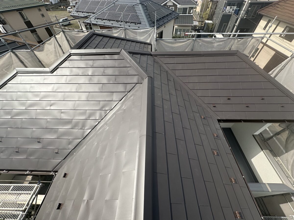 屋根工事　カバー工法