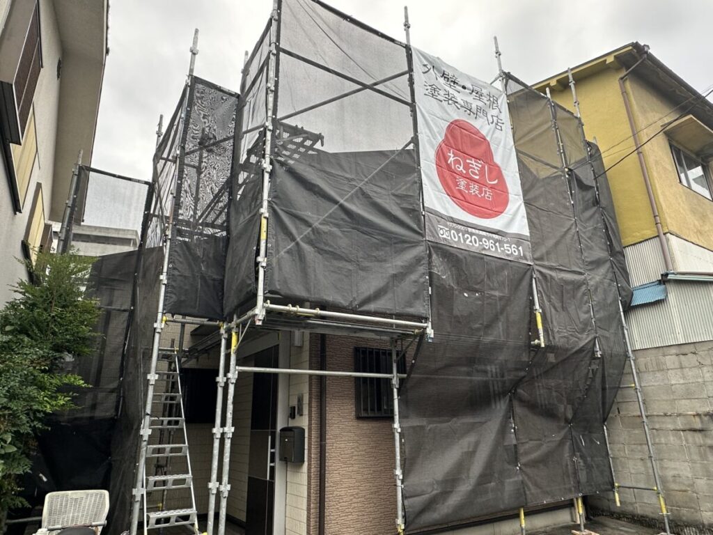 外壁塗装　足場