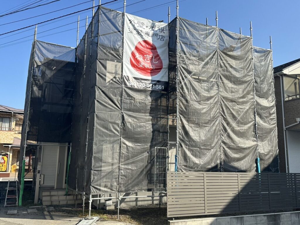 外壁塗装　足場