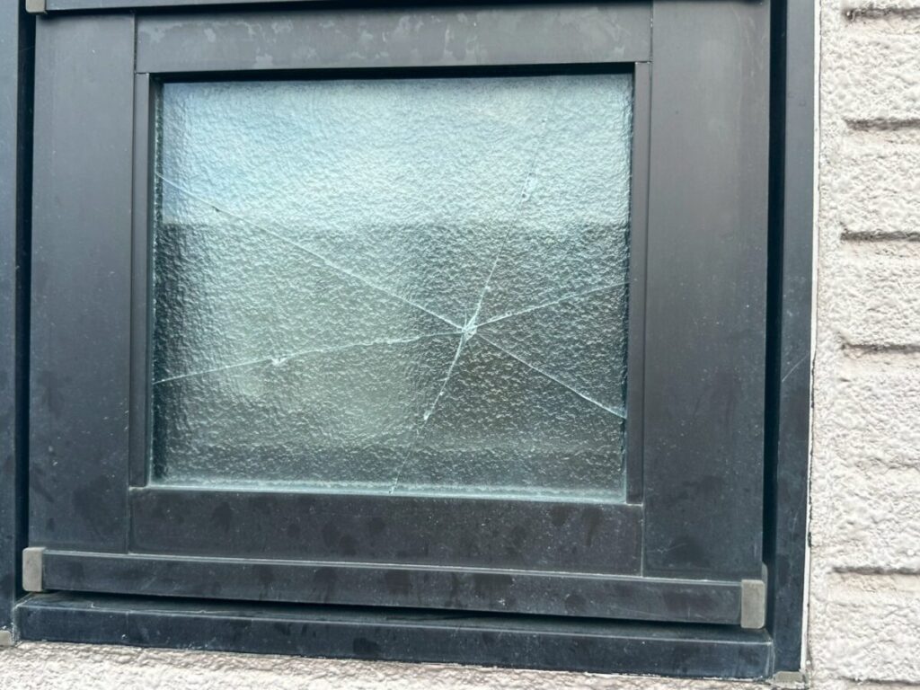 ひょう被害　ガラス