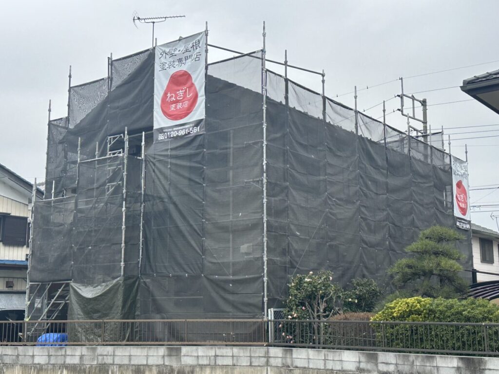 外壁塗装　足場