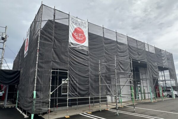 外壁　足場